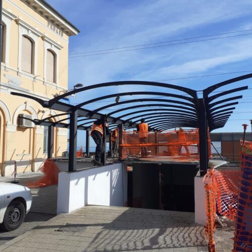 montaggio pensilina 1